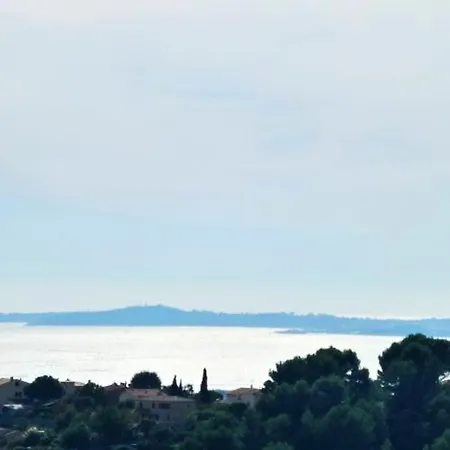 Apartment Avec Vue Sur La Piscine Partagee Et Jardin Clos A Sur A 5 Km De La